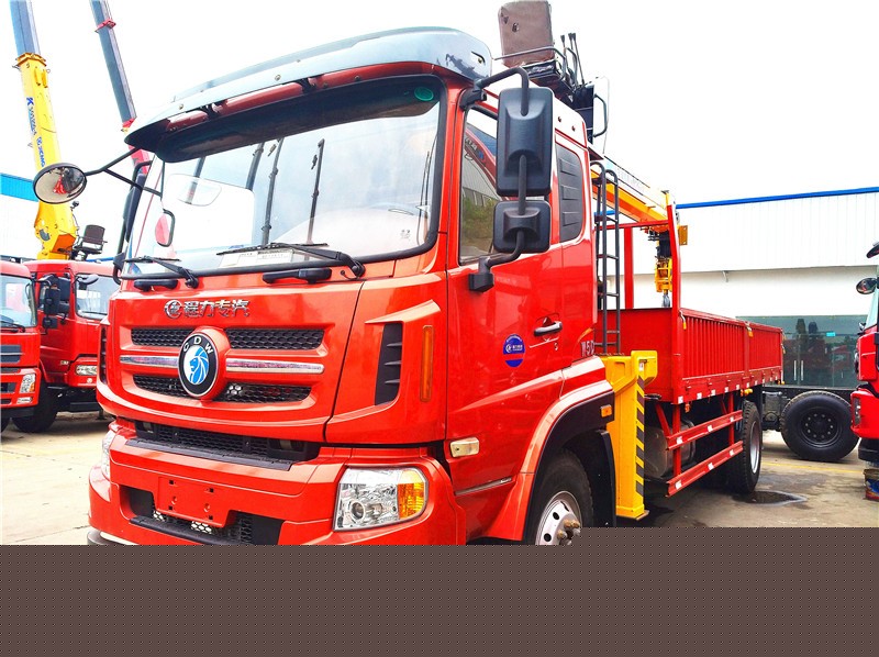 重汽王牌單橋6.3噸隨車吊